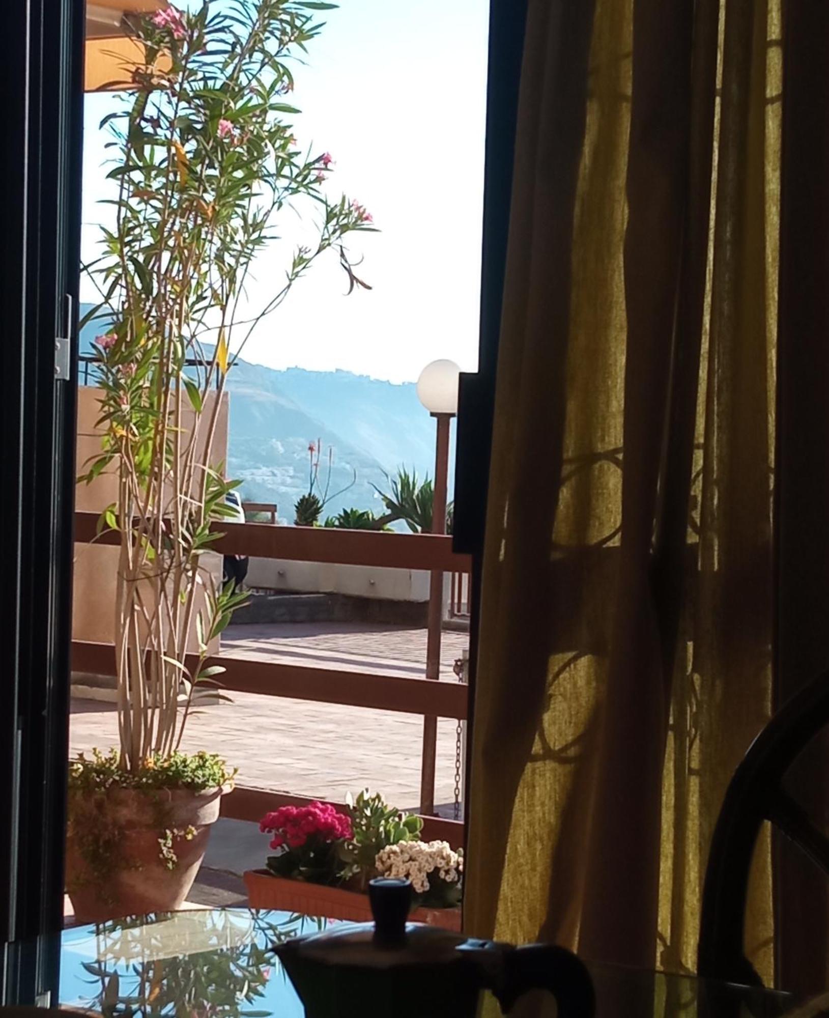 Mara'S House, 10 Minuti A Piedi Dal Centro, Parcheggio Privato Apartment Taormina Exterior photo